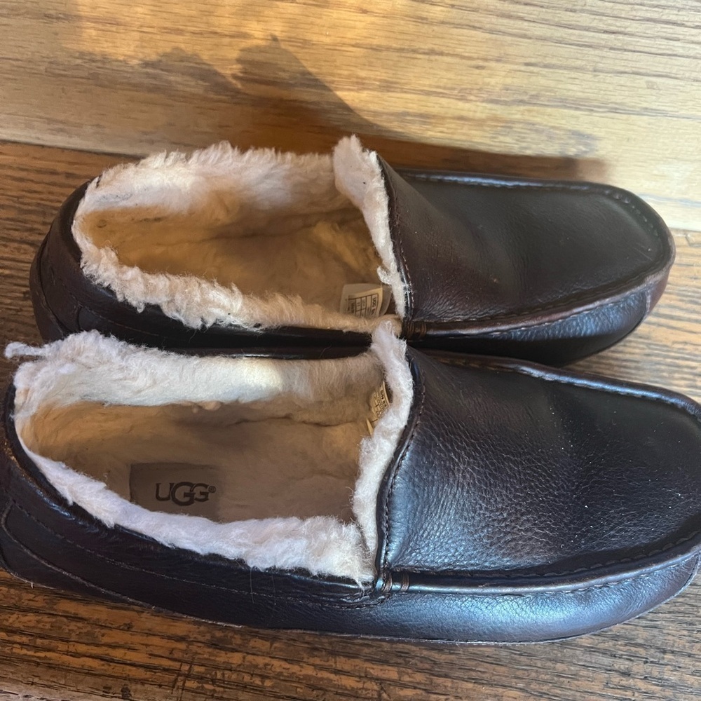 UGG Ascot Leather
Moccasin Slipper in Dark
Spice
